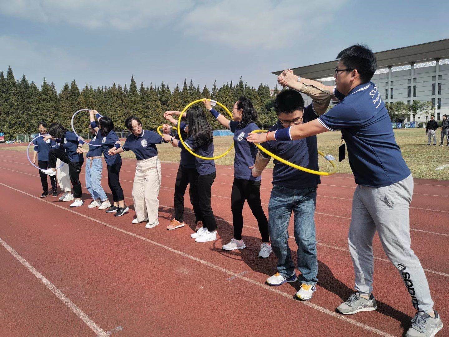 在团队角色中建议者在外部战场上作战